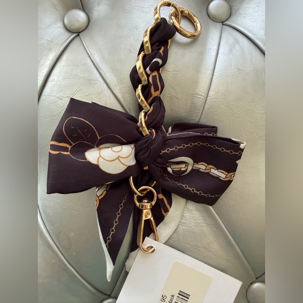 Charlottes Web 5” scarf material bow and yellow gold Chain-Print keypurse chain